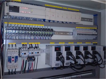 公司承接各类非标电气系统工程的设计,plc编程,制作,安装,调试